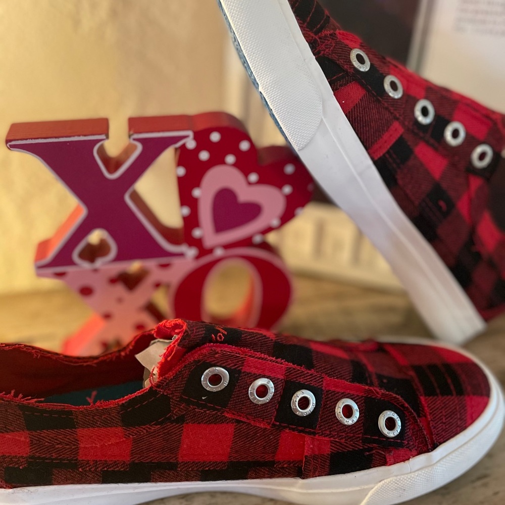 Red and black Buffalo plaid tennis shoe